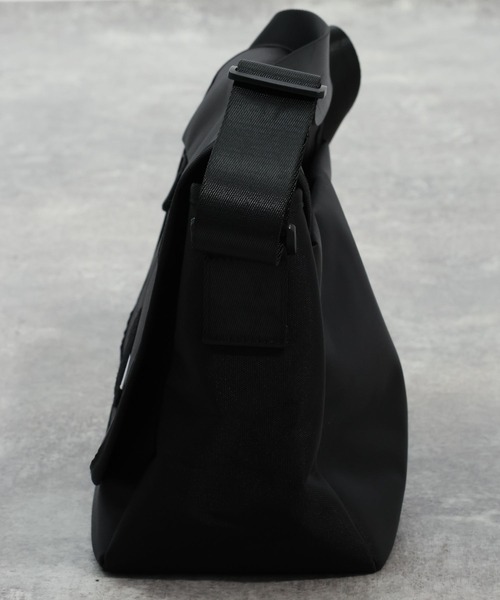 BAYFLOW(ベイフロー)の「【BLACK BAG COLLECTION】フラップショルダーバッグ(ショルダーバッグ・メンズ・ブラック・FREE)」の11枚目の写真