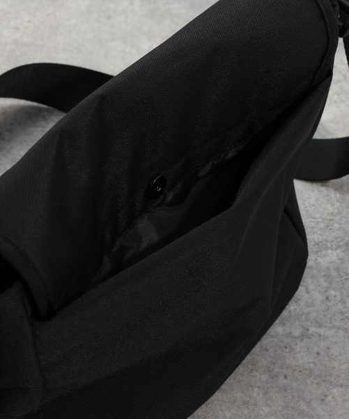 BAYFLOW(ベイフロー)の「【BLACK BAG COLLECTION】フラップショルダーバッグ(ショルダーバッグ・メンズ・ブラック・FREE)」の12枚目の写真