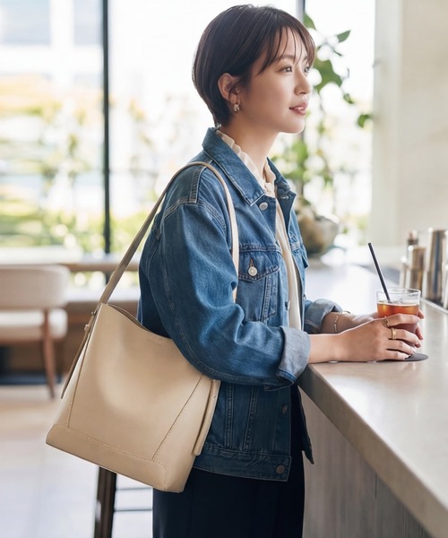 STYLE DELI（スタイルデリ）の「【DELI by】カーブフォルムリアルレザーショルダーバッグ（ショルダーバッグ・レディース・ライトブラウン/ブラック/ブラウン/ベージュ・FREE）」の5枚目の写真