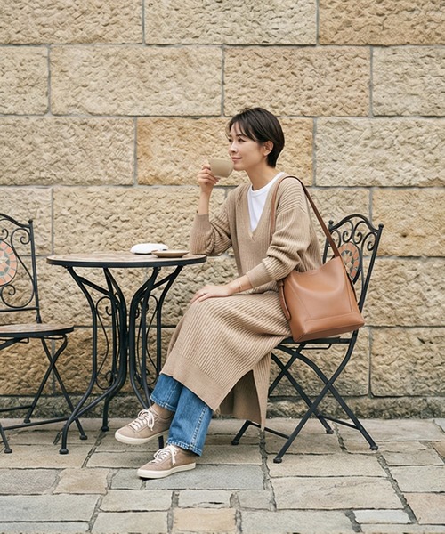 STYLE DELI（スタイルデリ）の「【DELI by】カーブフォルムリアルレザーショルダーバッグ（ショルダーバッグ・レディース・ライトブラウン/ブラック/ブラウン/ベージュ・FREE）」の12枚目の写真