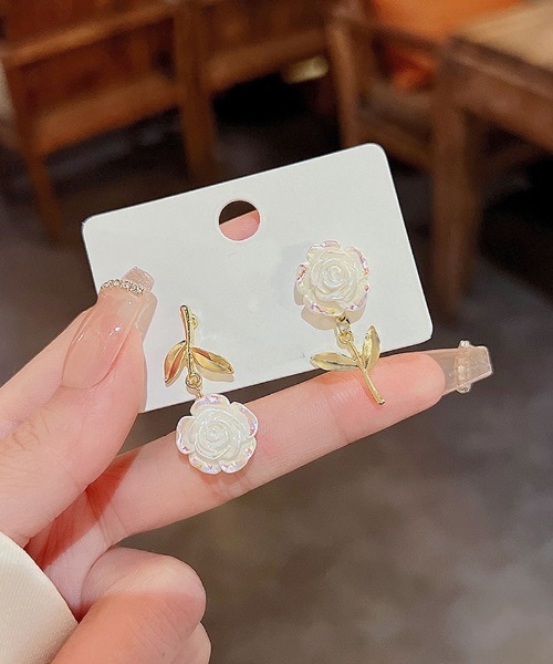 shoppinggo（ショッピングゴー）の「ピアス レディース  揺れる イヤリング 大ぶりピアス 花 キラキラ（ピアス（両耳用）・レディース・ホワイト・FREE）」の7枚目の写真