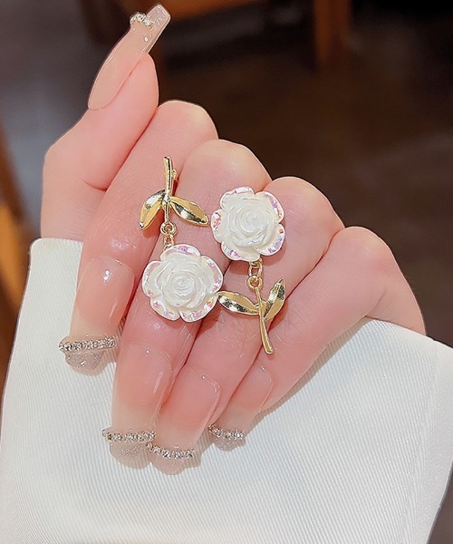 shoppinggo（ショッピングゴー）の「ピアス レディース  揺れる イヤリング 大ぶりピアス 花 キラキラ（ピアス（両耳用）・レディース・ホワイト・FREE）」の5枚目の写真
