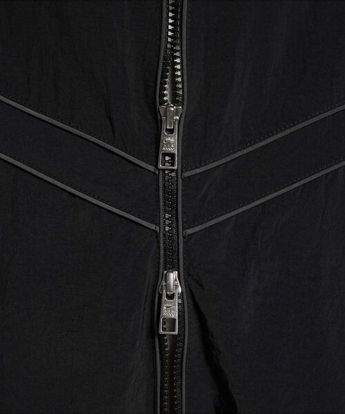 NIKE(ナイキ)の「ナイキ エア メンズ ウィンドランナー トラックジャケット / Nike Air Men's Windrunner Track Jacket IF1289-010 Black(ナイロンジャケット・メンズ・ブラック・L/M/S/XL/2XL)」の6枚目の写真