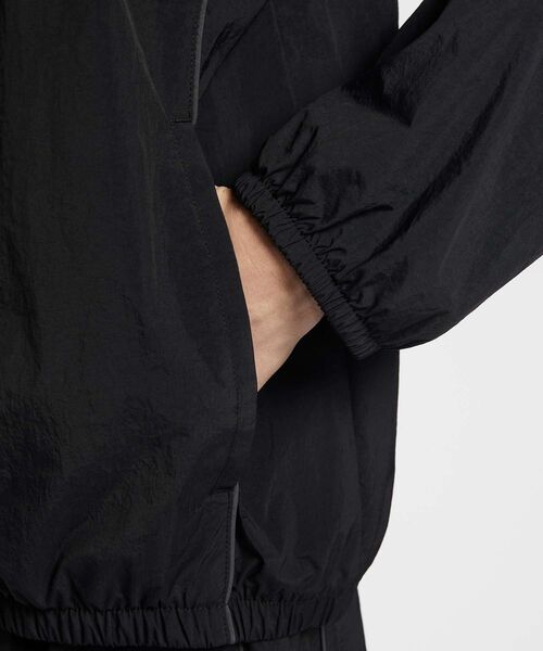 NIKE(ナイキ)の「ナイキ エア メンズ ウィンドランナー トラックジャケット / Nike Air Men's Windrunner Track Jacket IF1289-010 Black(ナイロンジャケット・メンズ・ブラック・L/M/S/XL/2XL)」の7枚目の写真