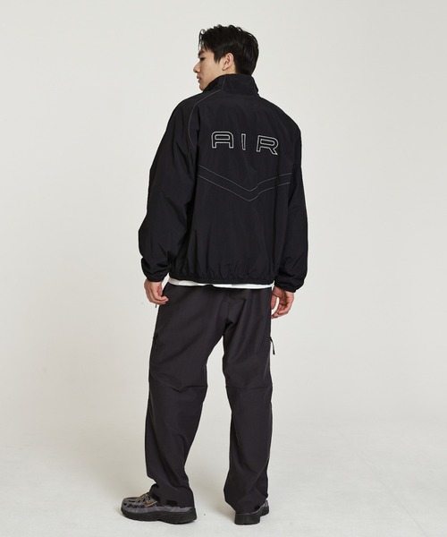NIKE(ナイキ)の「ナイキ エア メンズ ウィンドランナー トラックジャケット / Nike Air Men's Windrunner Track Jacket IF1289-010 Black(ナイロンジャケット・メンズ・ブラック・L/M/S/XL/2XL)」の17枚目の写真