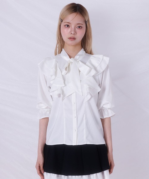 FickleBebe(フィクルベベ)の「リボンタイフリルブラウス(シャツ/ブラウス・レディース・ホワイト/ブラック/ブルーグレー・FREE)」の1枚目の写真