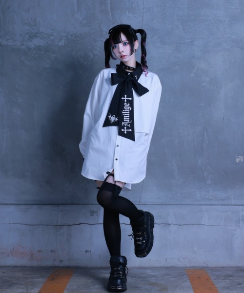 Amilige（アミリージュ）の「コウモリハート刺繍リボンバイカラーシャツ（シャツ/ブラウス・レディース・ホワイト×ブラック/ホワイト・FREE）」の4枚目の写真