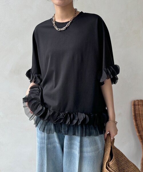 DouDou（ドゥドゥ）の「【WEB限定】異素材フリルトップス（Tシャツ/カットソー・レディース・オフホワイト/ブラック・FREE）」の2枚目の写真