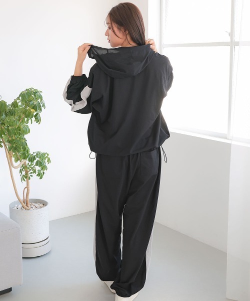 aimerfeel(エメフィール)の「【セットアップ】UVカット メッシュ フルジップパーカ 長袖 上下セット(パーカー・レディース・ブラック/チャコールグレー・MEDIUM/LARGE)」の8枚目の写真