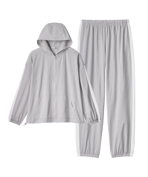 aimerfeel(エメフィール)の「【セットアップ】UVカット メッシュ フルジップパーカ 長袖 上下セット(パーカー・レディース・ブラック/チャコールグレー・MEDIUM/LARGE)」の15枚目の写真