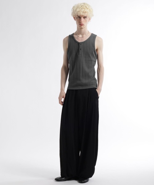 HARE（ハレ）の「ヘンリーネックリブタンク(HARE)（タンクトップ・メンズ・グレー/オフホワイト/ブラック・SMALL/MEDIUM）」の4枚目の写真