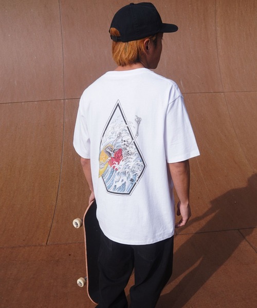 VOLCOM（ボルコム）の「VOLCOM メンズ NOZAKA SURF SS TEE Tシャツ 【2026年春夏モデル】（Tシャツ/カットソー・メンズ・ブラック/ホワイト・XX-LARGE/X-LARGE/LARGE/MEDIUM/SMALL）」の2枚目の写真