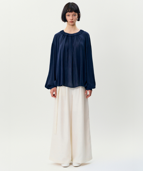 MAYVERU(メイバーユー)の「Batool blouse _ Navy(シャツ/ブラウス・レディース・その他・FREE)」の2枚目の写真