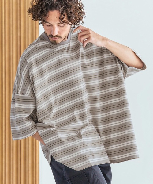 Magine(マージン)の「mt10397-Multi-Stripe Fabric Short Sleeve T-Shirt Tシャツ(MGN-261-053)(Tシャツ/カットソー・メンズ・ベージュ/ブラック・44/46/48)」の1枚目の写真