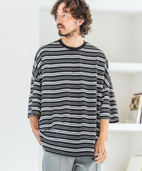 Magine(マージン)の「mt10397-Multi-Stripe Fabric Short Sleeve T-Shirt Tシャツ(MGN-261-053)(Tシャツ/カットソー・メンズ・ベージュ/ブラック・44/46/48)」の2枚目の写真