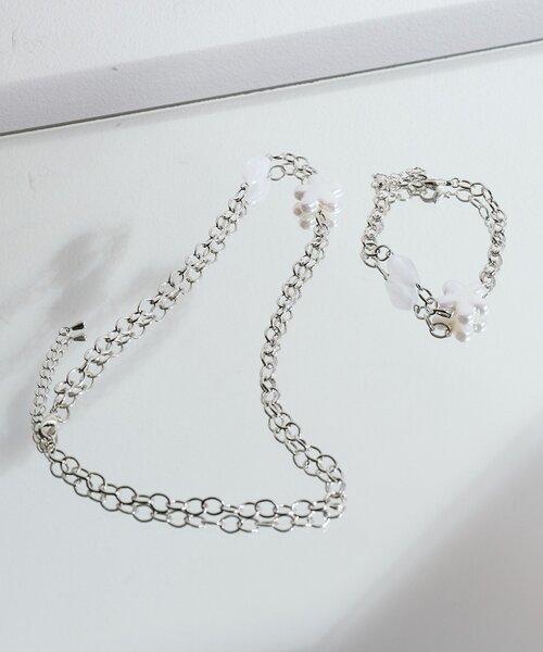 Kastane(カスタネ)の「【fiw./WEB先行】シェルフラワーブレス(ブレスレット・レディース・シルバー・FREE)」の5枚目の写真