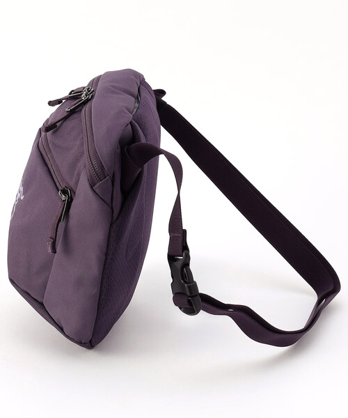 ARC'TERYX（アークテリクス）の「ARC'TERYX/アークテリクス Mantis 2 Waist Pack（ボディバッグ/ウエストポーチ・メンズ・ブラック/パープル/ベージュ・ONE SIZE）」の4枚目の写真