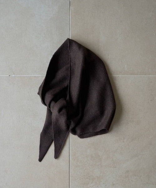 anuke(アンヌーク)の「anuke Knit Triangle Scarf ニットトライアングルスカーフ/62621013(バンダナ/スカーフ・レディース・チャコールグレー・ONE SIZE)」の8枚目の写真