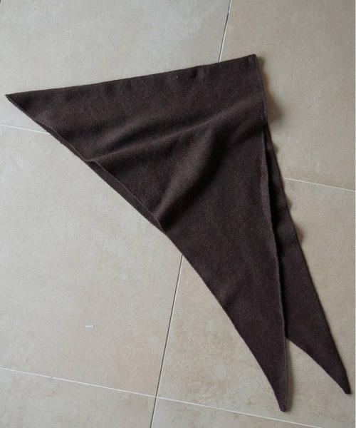 anuke(アンヌーク)の「anuke Knit Triangle Scarf ニットトライアングルスカーフ/62621013(バンダナ/スカーフ・レディース・チャコールグレー・ONE SIZE)」の9枚目の写真