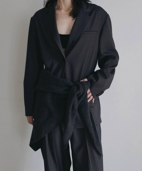 anuke(アンヌーク)の「anuke Knit Triangle Scarf ニットトライアングルスカーフ/62621013(バンダナ/スカーフ・レディース・チャコールグレー・ONE SIZE)」の2枚目の写真