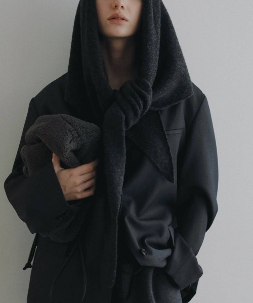 anuke(アンヌーク)の「anuke Knit Triangle Scarf ニットトライアングルスカーフ/62621013(バンダナ/スカーフ・レディース・チャコールグレー・ONE SIZE)」の4枚目の写真