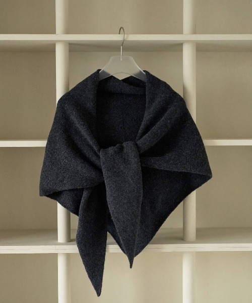 anuke(アンヌーク)の「anuke Knit Triangle Scarf ニットトライアングルスカーフ/62621013(バンダナ/スカーフ・レディース・チャコールグレー・ONE SIZE)」の6枚目の写真