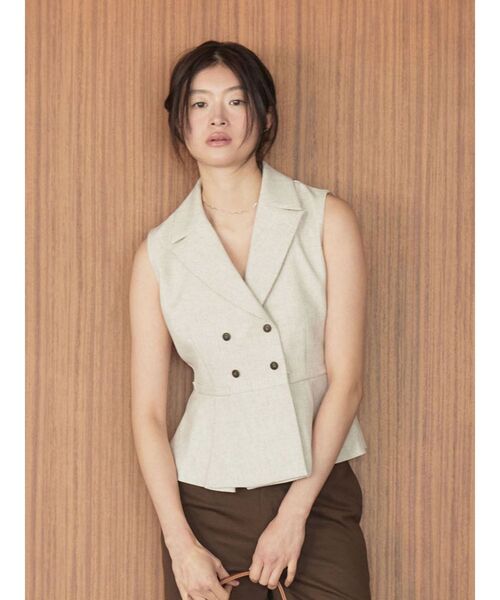 LAGUNAMOON（ラグナムーン）の「タックペプラムベスト（ベスト・レディース・チャコールグレー/アイボリー/モカ・FREE）」の4枚目の写真