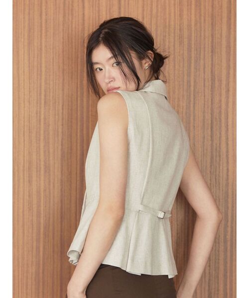 LAGUNAMOON（ラグナムーン）の「タックペプラムベスト（ベスト・レディース・チャコールグレー/アイボリー/モカ・FREE）」の6枚目の写真