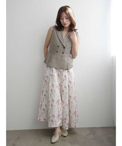 LAGUNAMOON（ラグナムーン）の「タックペプラムベスト 【夏服】 【オフィスカジュアル】（ベスト・レディース・チャコールグレー/アイボリー/モカ・FREE）」の5枚目の写真