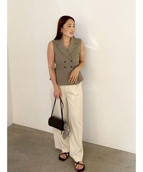 LAGUNAMOON（ラグナムーン）の「タックペプラムベスト 【夏服】 【オフィスカジュアル】（ベスト・レディース・チャコールグレー/アイボリー/モカ・FREE）」の8枚目の写真