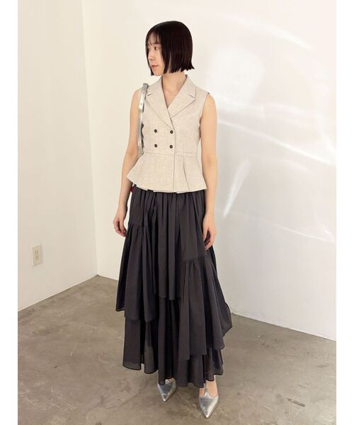 LAGUNAMOON（ラグナムーン）の「タックペプラムベスト 【夏服】 【オフィスカジュアル】（ベスト・レディース・チャコールグレー/アイボリー/モカ・FREE）」の11枚目の写真