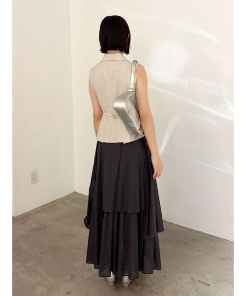 LAGUNAMOON（ラグナムーン）の「タックペプラムベスト 【夏服】 【オフィスカジュアル】（ベスト・レディース・チャコールグレー/アイボリー/モカ・FREE）」の13枚目の写真
