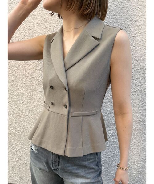 LAGUNAMOON（ラグナムーン）の「タックペプラムベスト 【夏服】 【オフィスカジュアル】（ベスト・レディース・チャコールグレー/アイボリー/モカ・FREE）」の15枚目の写真