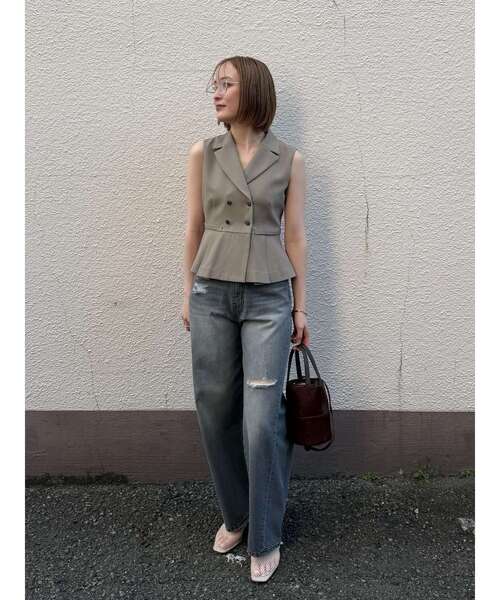 LAGUNAMOON（ラグナムーン）の「タックペプラムベスト 【夏服】 【オフィスカジュアル】（ベスト・レディース・チャコールグレー/アイボリー/モカ・FREE）」の18枚目の写真