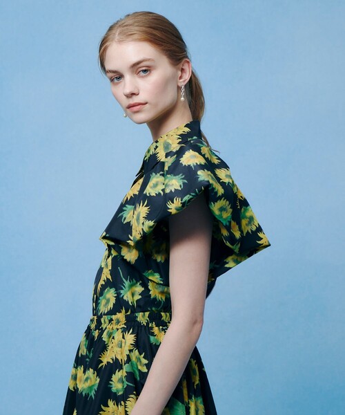LOULOU WILLOUGHBY(ルルウィルビー)の「WEB 一部店舗限定【LOULOU WILLOUGHBY】サンフラワープリントバルーンスリーブシャツ(シャツ/ブラウス・レディース・ブラック系その他/グリーン系その他・2)」の15枚目の写真