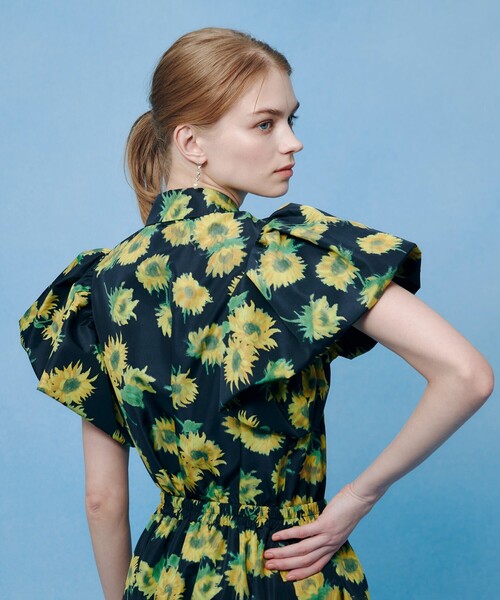 LOULOU WILLOUGHBY(ルルウィルビー)の「WEB 一部店舗限定【LOULOU WILLOUGHBY】サンフラワープリントバルーンスリーブシャツ(シャツ/ブラウス・レディース・ブラック系その他/グリーン系その他・2)」の16枚目の写真