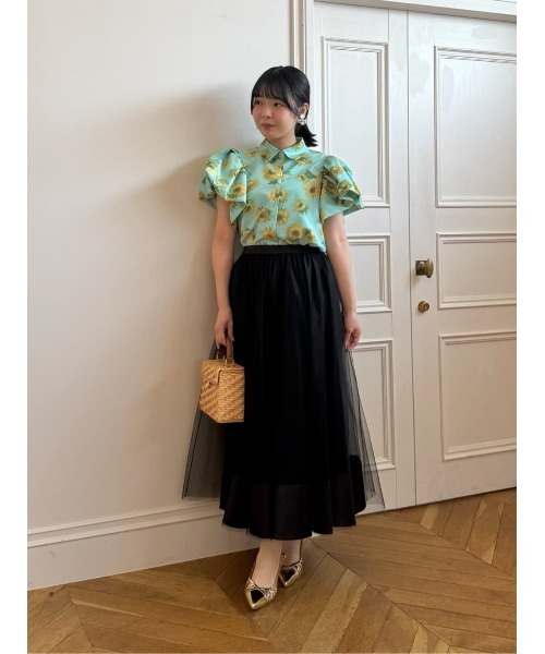 LOULOU WILLOUGHBY(ルルウィルビー)の「WEB 一部店舗限定【LOULOU WILLOUGHBY】サンフラワープリントバルーンスリーブシャツ(シャツ/ブラウス・レディース・ブラック系その他/グリーン系その他・2)」の3枚目の写真