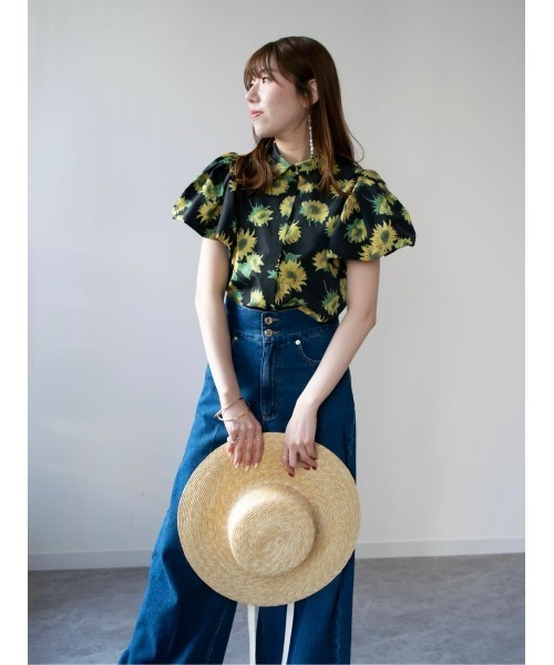 LOULOU WILLOUGHBY(ルルウィルビー)の「WEB 一部店舗限定【LOULOU WILLOUGHBY】サンフラワープリントバルーンスリーブシャツ(シャツ/ブラウス・レディース・ブラック系その他/グリーン系その他・2)」の5枚目の写真