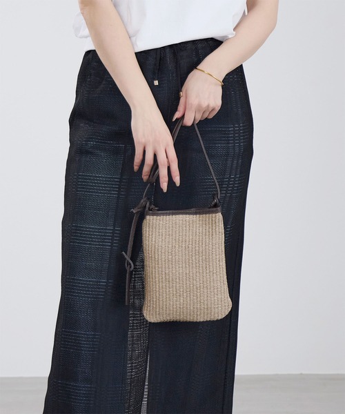 marco masi（マルコマージ）の「【MARCO MASI】ラフィア風ショルダーミニバッグ（ショルダーバッグ・レディース・グレイッシュベージュ・FREE）」の6枚目の写真