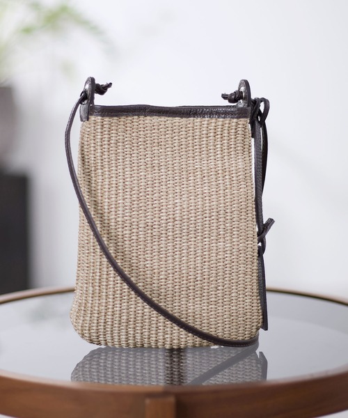 marco masi（マルコマージ）の「【MARCO MASI】ラフィア風ショルダーミニバッグ（ショルダーバッグ・レディース・グレイッシュベージュ・FREE）」の13枚目の写真