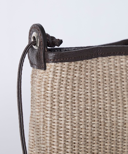 marco masi（マルコマージ）の「【MARCO MASI】ラフィア風ショルダーミニバッグ（ショルダーバッグ・レディース・グレイッシュベージュ・FREE）」の17枚目の写真
