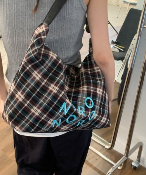 Vipoa（ヴィポア）の「Retro logo checkered shoulder bag（ショルダーバッグ・レディース・ブラック/グリーン/ブルー・FREE）」の2枚目の写真