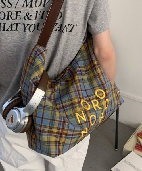 Vipoa（ヴィポア）の「Retro logo checkered shoulder bag（ショルダーバッグ・レディース・ブラック/グリーン/ブルー・FREE）」の4枚目の写真