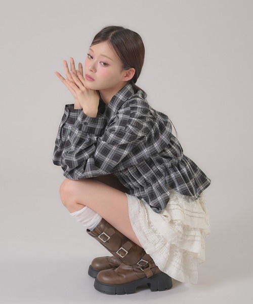apres jour mignon(アプレジュールミニョン)の「フロントシャーリングシャツ(シャツ/ブラウス・レディース・ブラック系その他/オフホワイト/ブルー/ピンク/ブルー系その他・LARGE/フリー)」の21枚目の写真