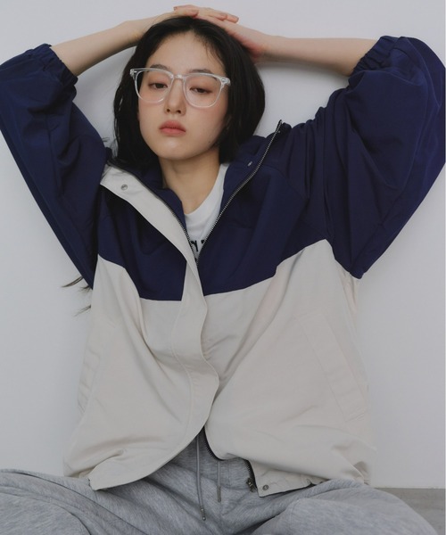 P.V.T(ピーブイティー)の「バイカラーマウンテンパーカー(マウンテンパーカー・レディース・Black/Beige/Navy・M)」の4枚目の写真