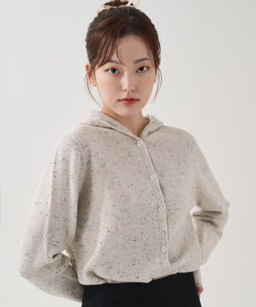 HYEYEONG KIM(ヘヨン キム)の「ウールフードニットカーディガン-ホワイト(カーディガン/ボレロ・レディース・その他・FREE)」の1枚目の写真