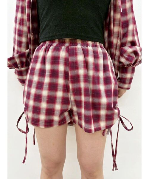 EVRIS(エヴリス)の「【ウエストゴム】チェックショートパンツ【セットアップ着用可能】 春服(その他パンツ・レディース・レッド/ブラック・FREE)」の2枚目の写真
