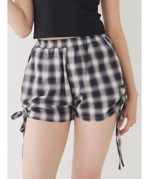 EVRIS(エヴリス)の「【ウエストゴム】チェックショートパンツ【セットアップ着用可能】 春服(その他パンツ・レディース・レッド/ブラック・FREE)」の1枚目の写真