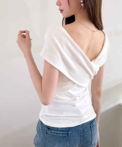 Ada.(エイダ)の「フロントクロス カシュクール デザイン ドレープ オフショルダー トップス(Tシャツ/カットソー・レディース・ブラウン/ブルー/ブラック/ホワイト・FREE)」の6枚目の写真