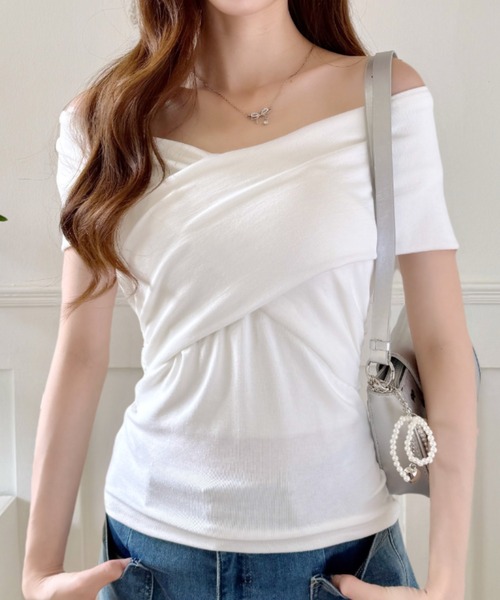 Ada.(エイダ)の「フロントクロス カシュクール デザイン ドレープ オフショルダー トップス(Tシャツ/カットソー・レディース・ブラウン/ブルー/ブラック/ホワイト・FREE)」の8枚目の写真